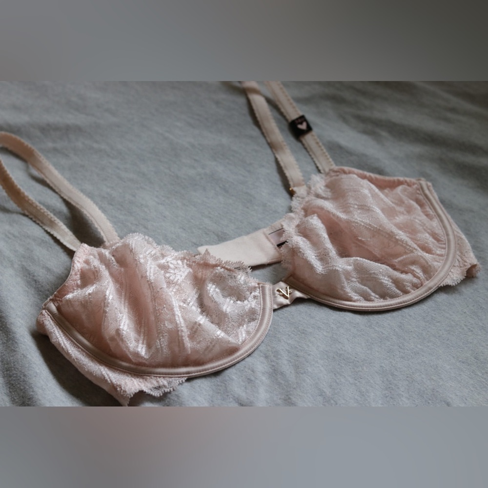 Victoria’s Secret Pink Lace Bra
